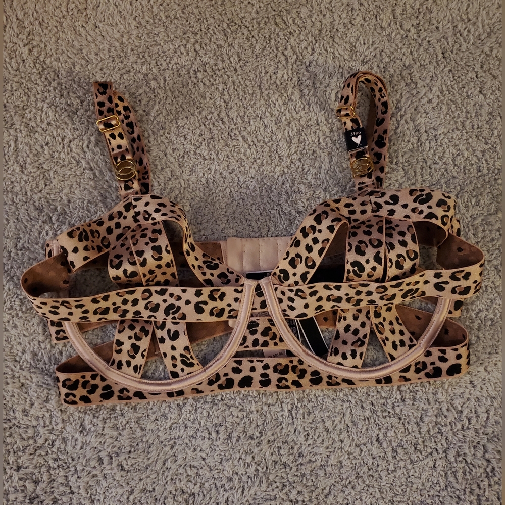 Victoria's Secret Very Sexy open cup bra - Picture 3 of 5